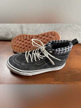 VANS Sk8-Hi MTE Shoe Primaloft Mens 6.5 Womens 8.0 Suede Leather Shoes Gray EUC